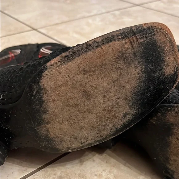 Cavender’s black and red cowboy boots - Picture 3 of 8